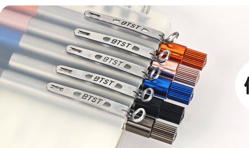 成排的 BTST 全金属笔夹