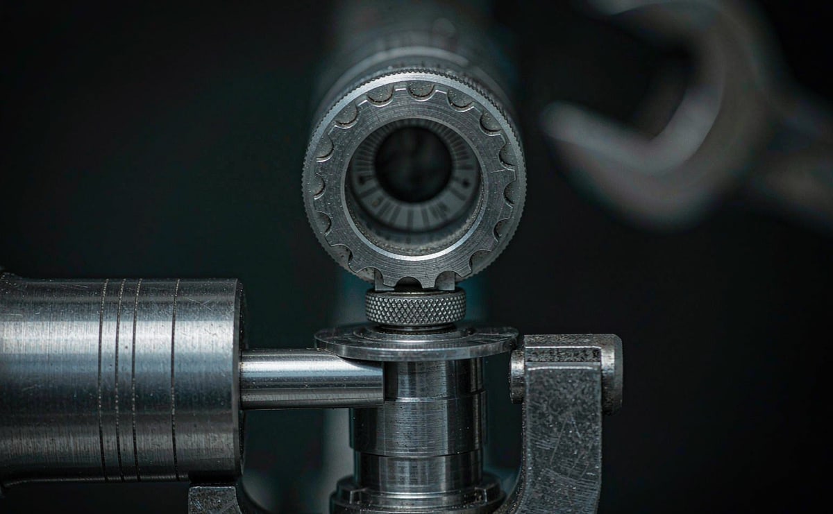Behind One Hundredth of a Millimetre: How a Tolerance Is Held