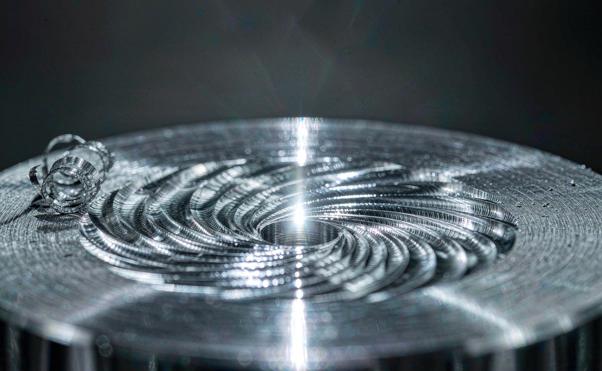 圧縮成形、射出成形、CNC:一本の筆はどう作られるのか